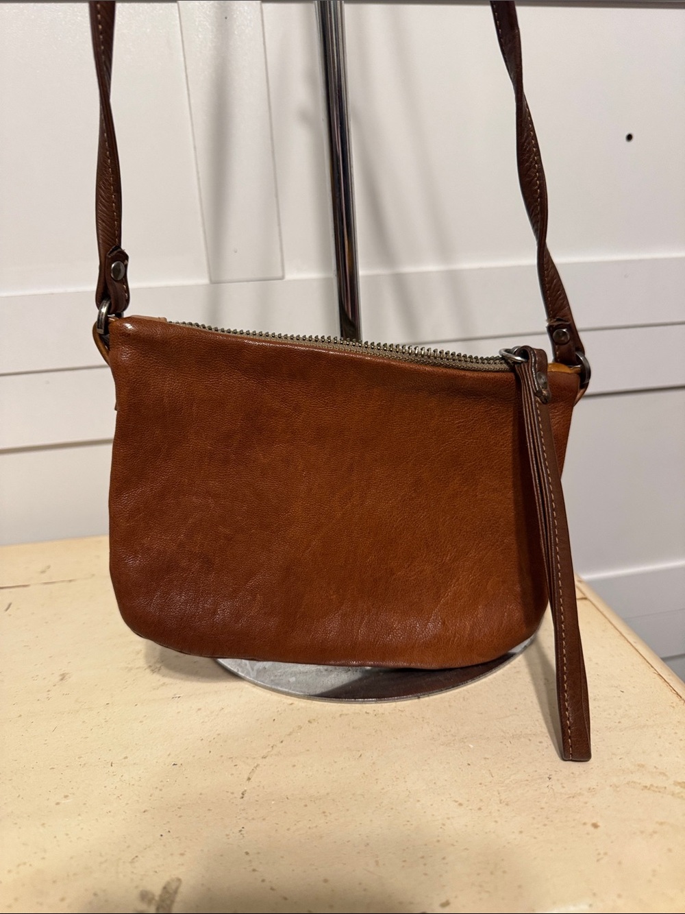 Women's Rough & Tumble Brown Leather Crossbody Bag with Zipper Top